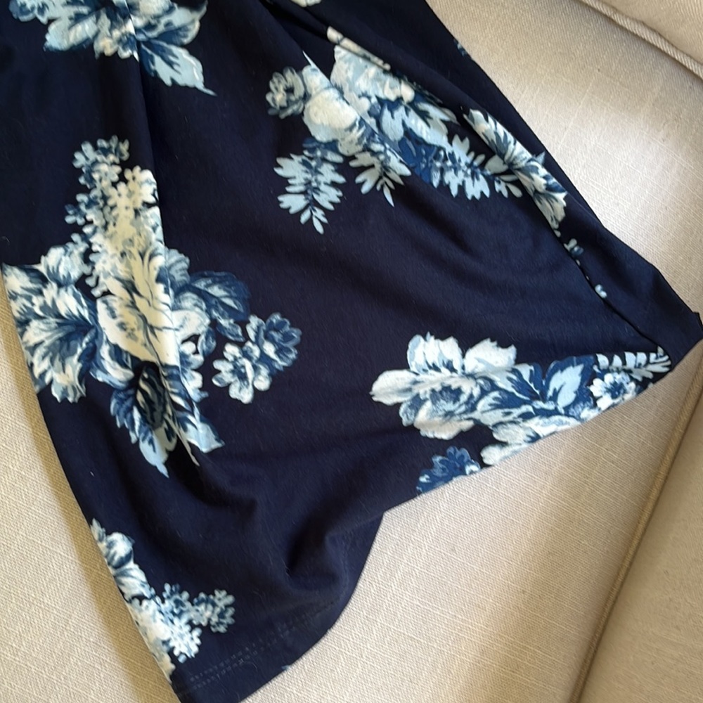 Hot Kiss Navy and white floral 2 piece set Size M - Picture 4 of 5